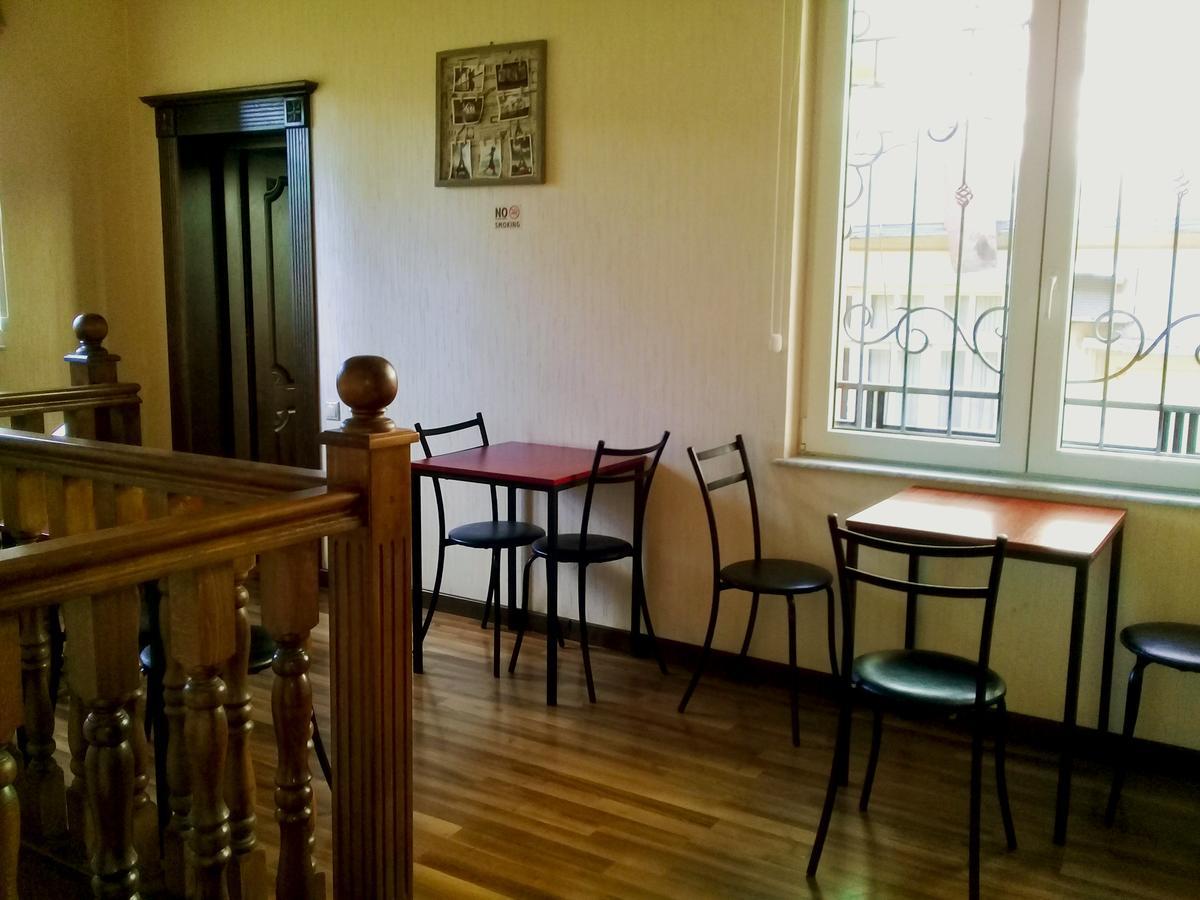 Cleopatra Palace Hostel Tbilisi Exterior photo