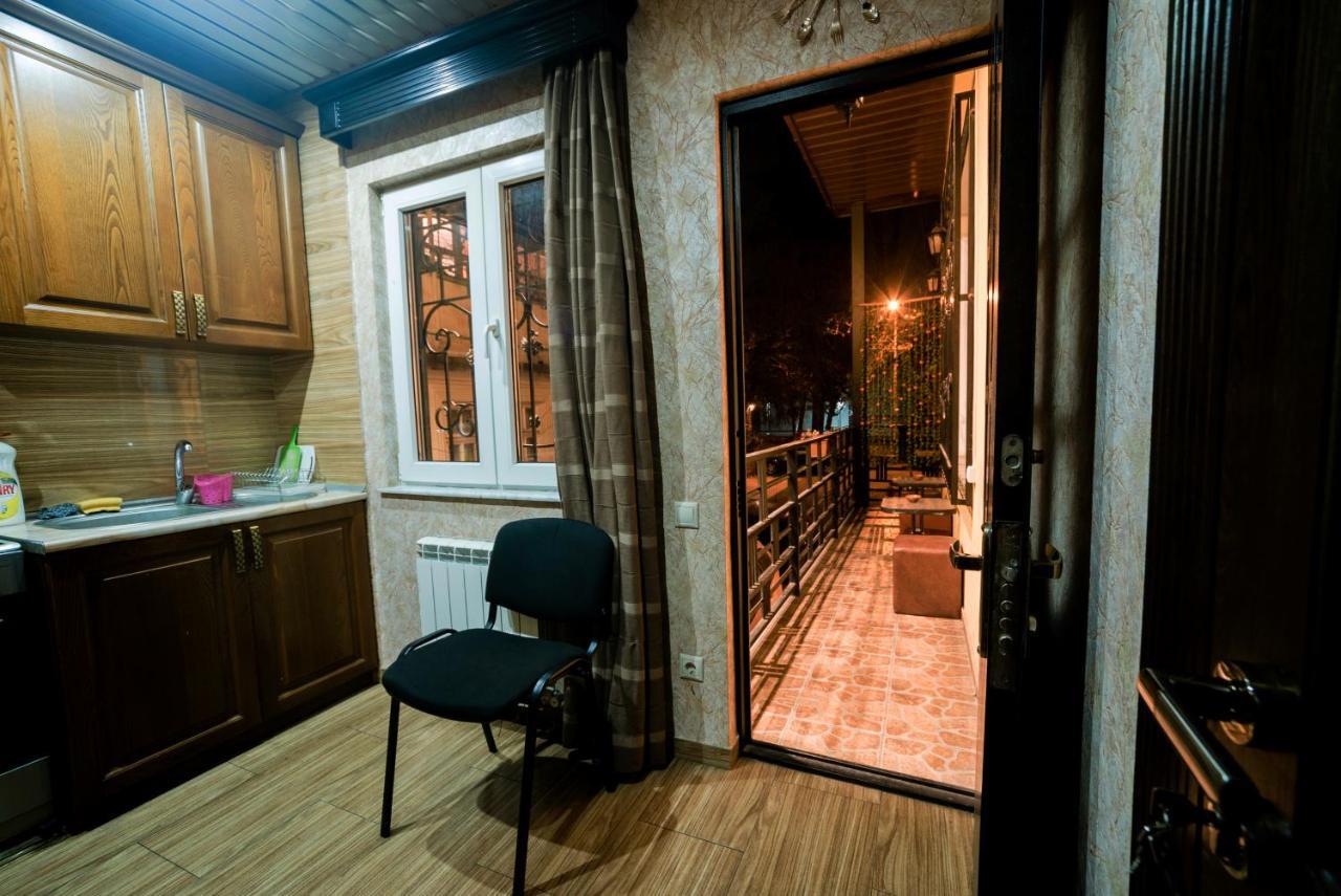 Cleopatra Palace Hostel Tbilisi Exterior photo